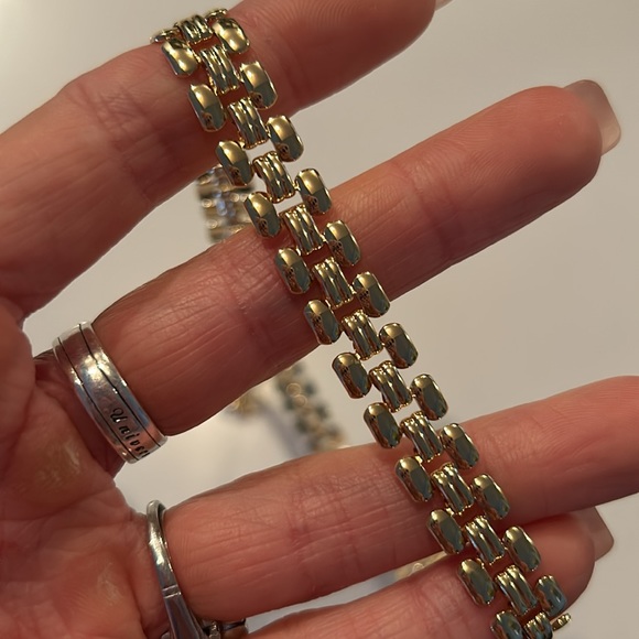 Adjustable gold-plated choker. - Picture 2 of 3